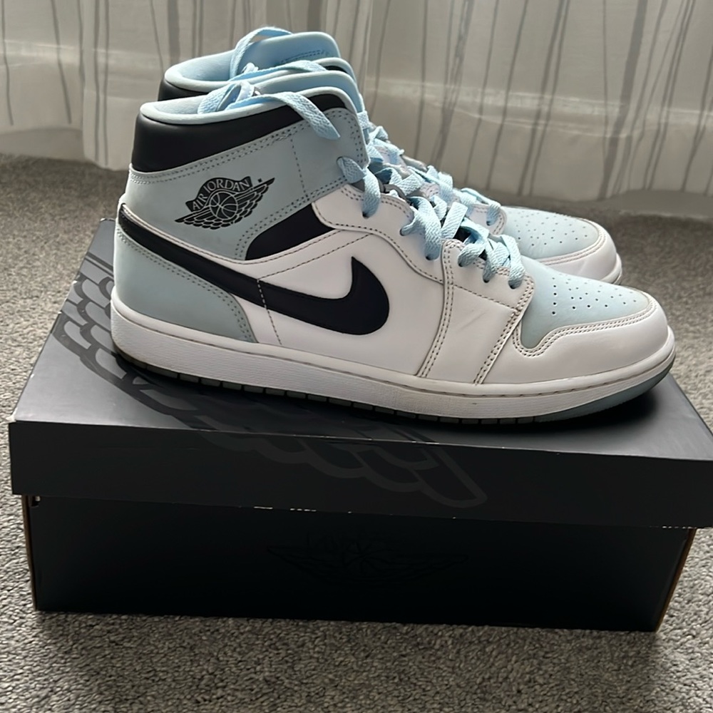 Nike Men’s Air Jordan 1 Mid SE